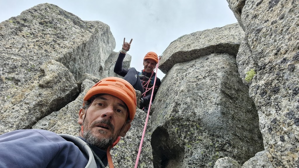 Escalada vía Couzy a la Aguile de la M, Chamonix.