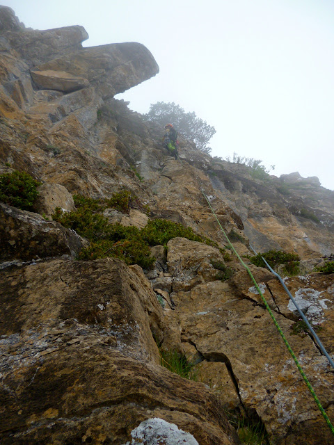 Brujas-Francoespañola, 430m MD+ (6b+/6a oblig.)