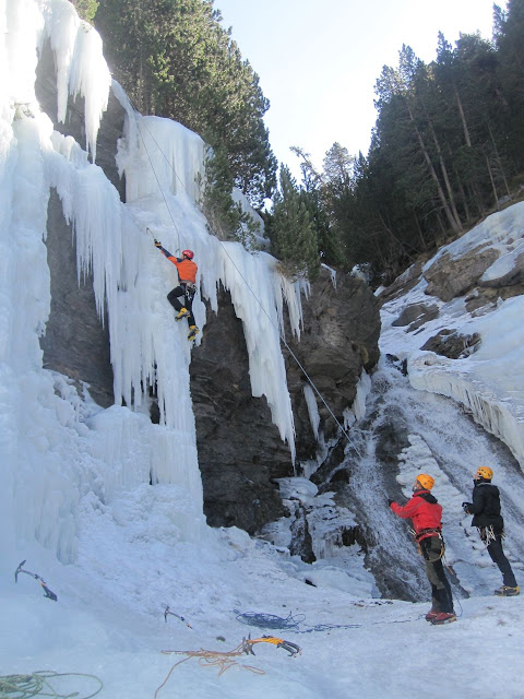 Escalada en Hielo en Ardonés. Benasque