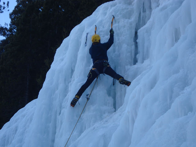Escalada en Hielo en Ardonés. Benasque