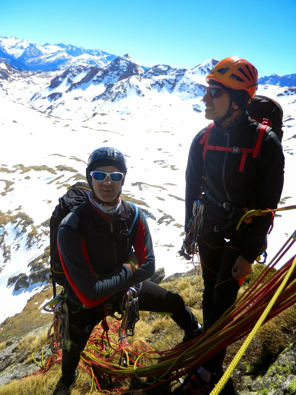 Los Balcones del Anayet: esquí de travesía y escalada en semana santa.