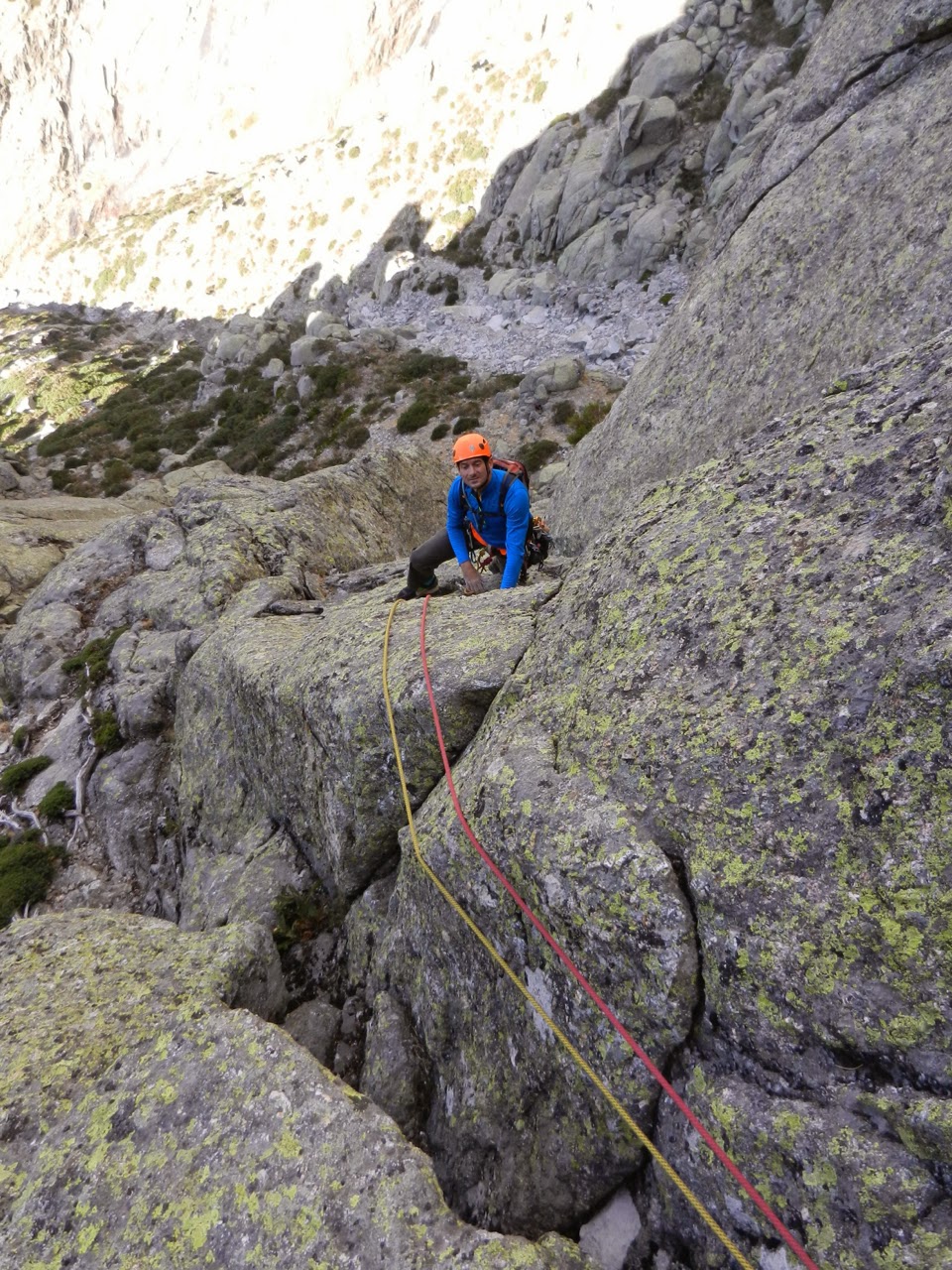 Vía de las Tormentas, 300m (V+). Las Berroqueras. Galayos