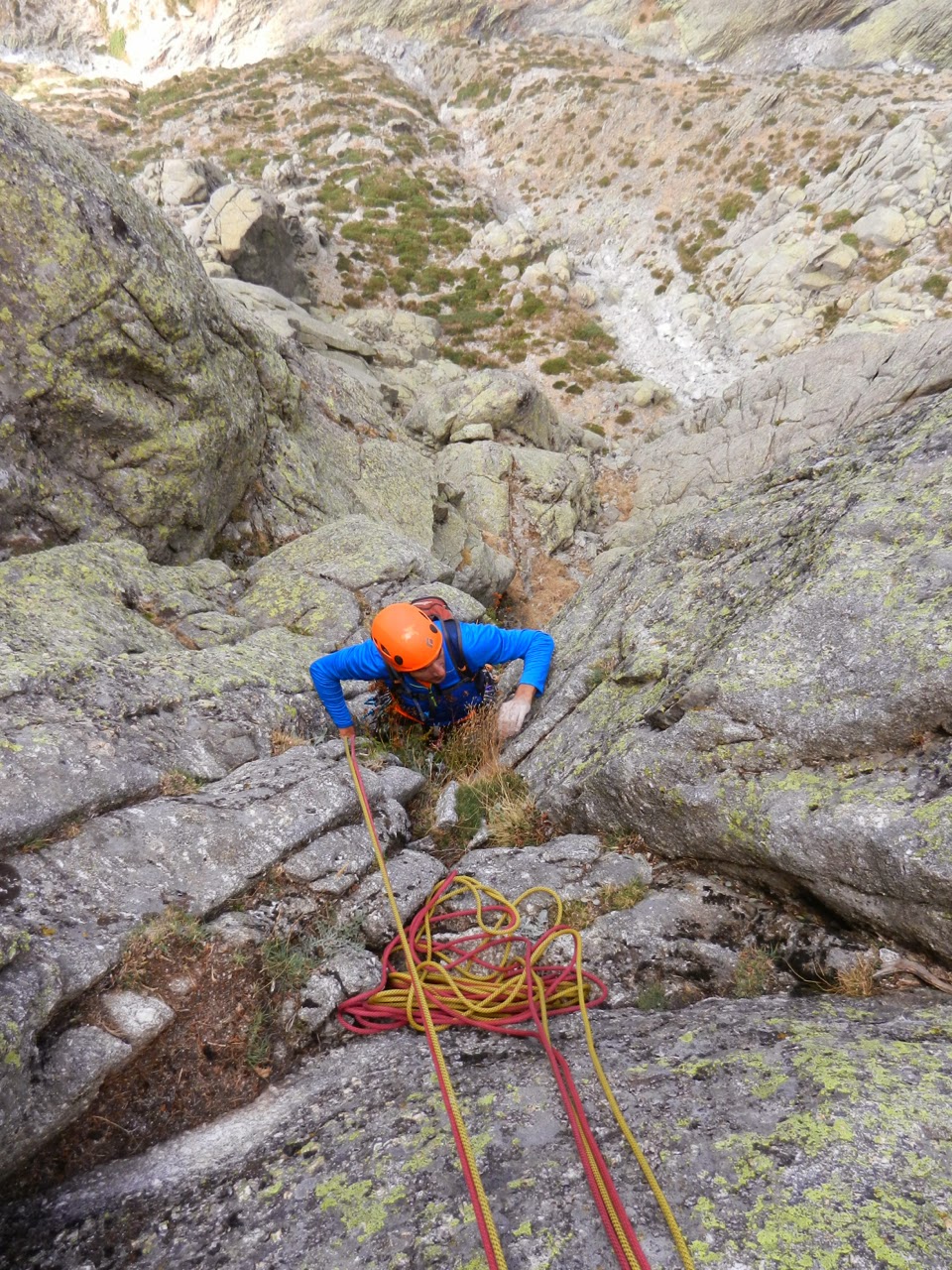 Vía de las Tormentas, 300m (V+). Las Berroqueras. Galayos