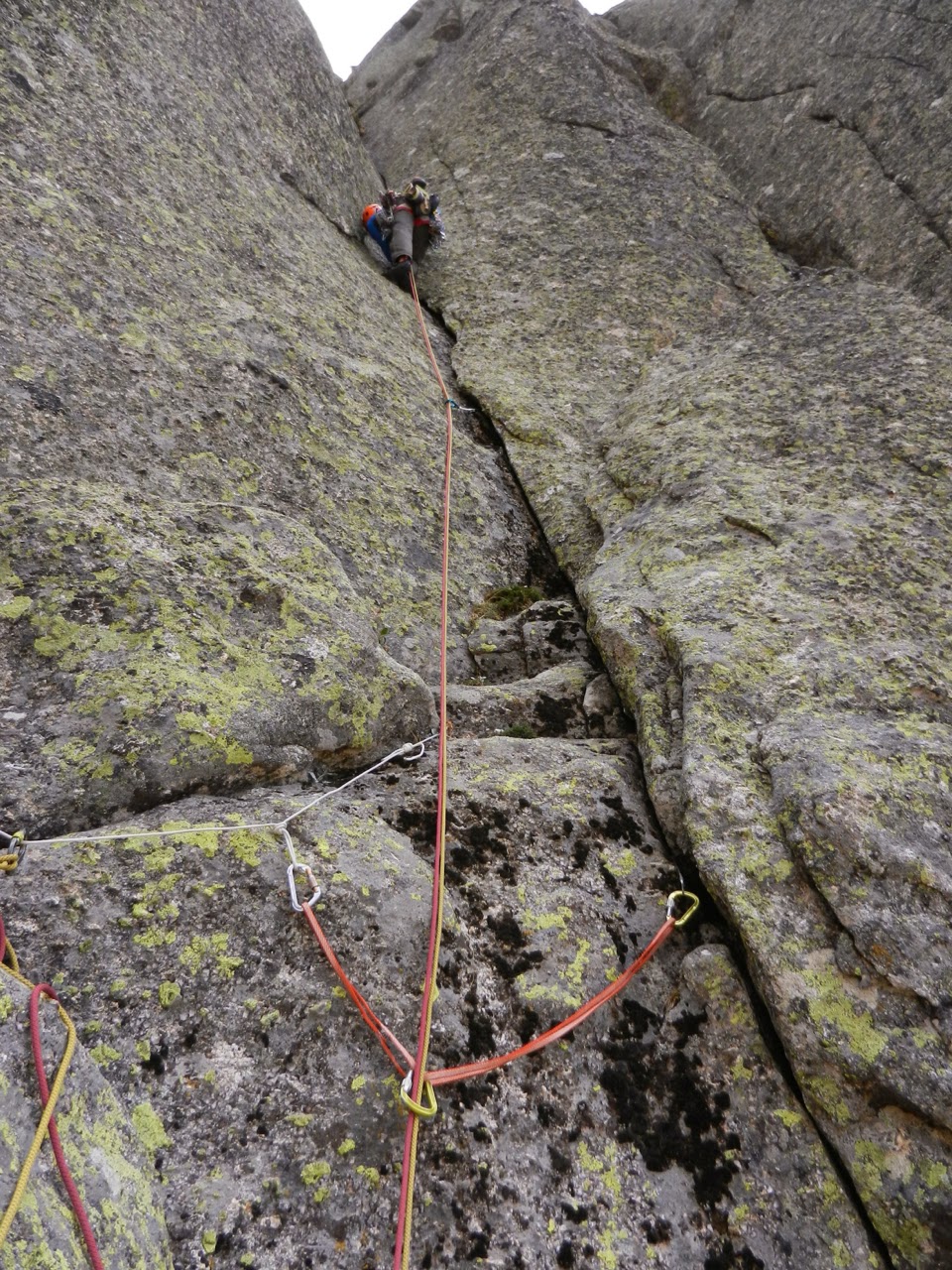 Vía de las Tormentas, 300m (V+). Las Berroqueras. Galayos