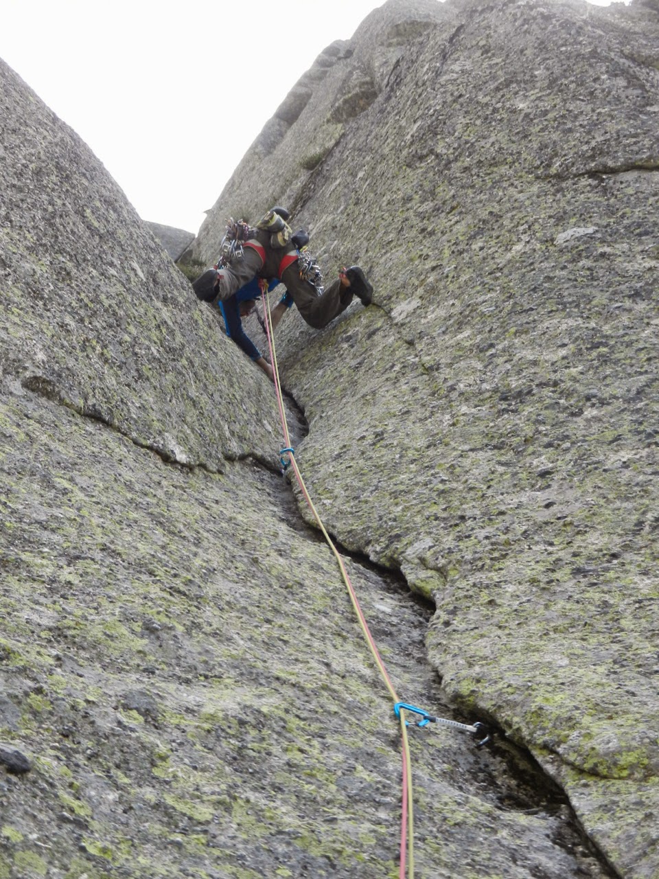 Vía de las Tormentas, 300m (V+). Las Berroqueras. Galayos