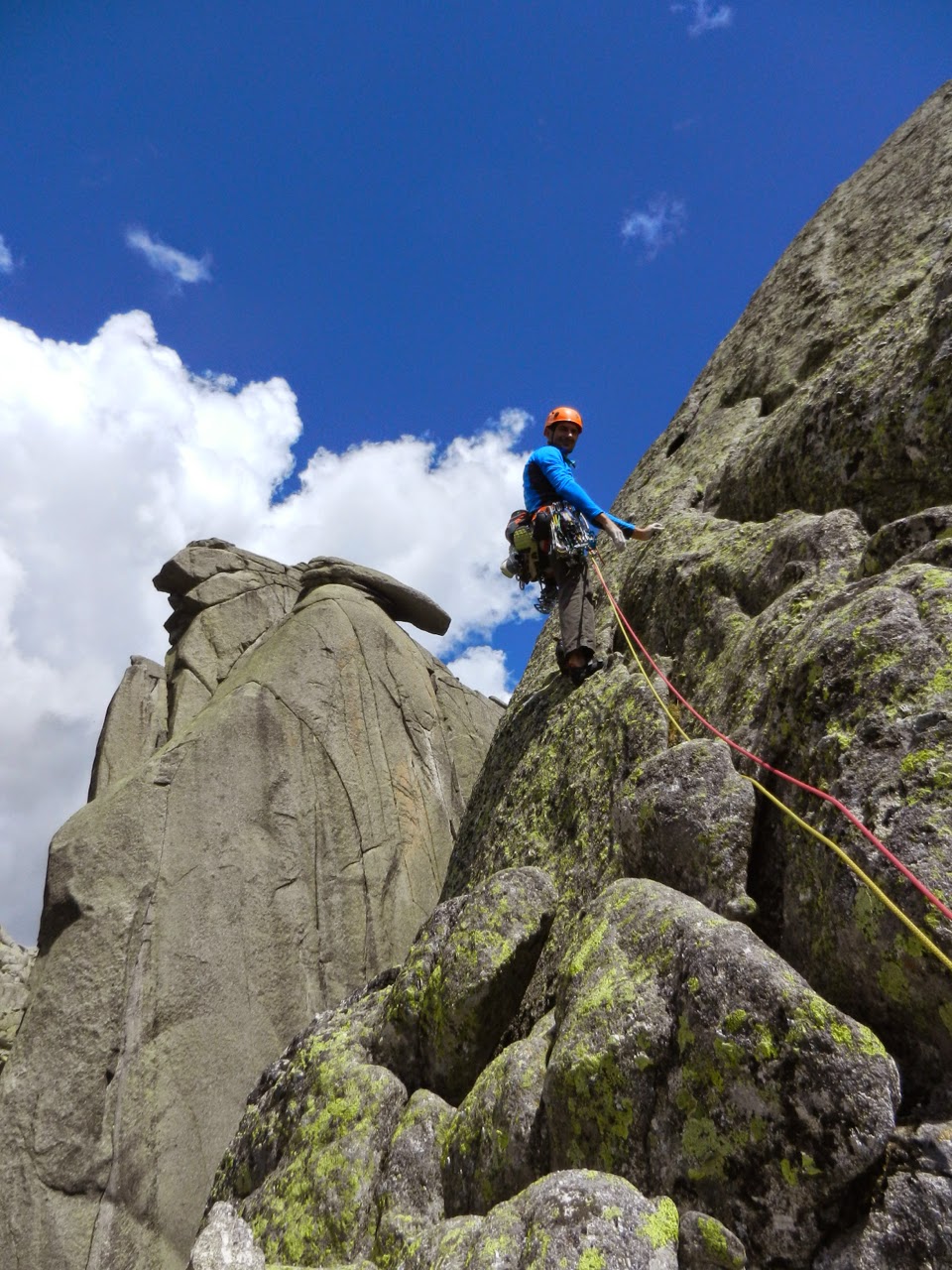 Vía de las Tormentas, 300m (V+). Las Berroqueras. Galayos