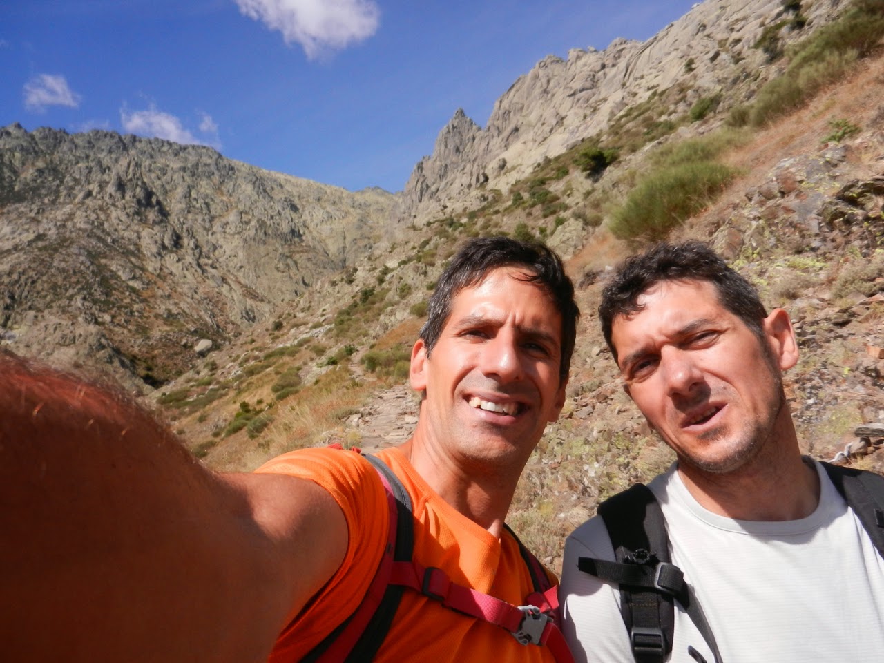 Vía de las Tormentas, 300m (V+). Las Berroqueras. Galayos