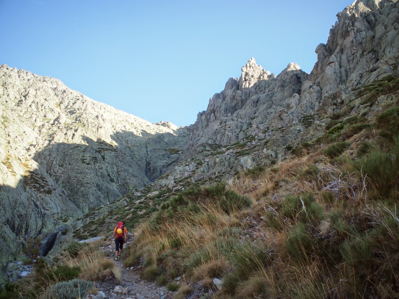 Vía de las Tormentas, 300m (V+). Las Berroqueras. Galayos