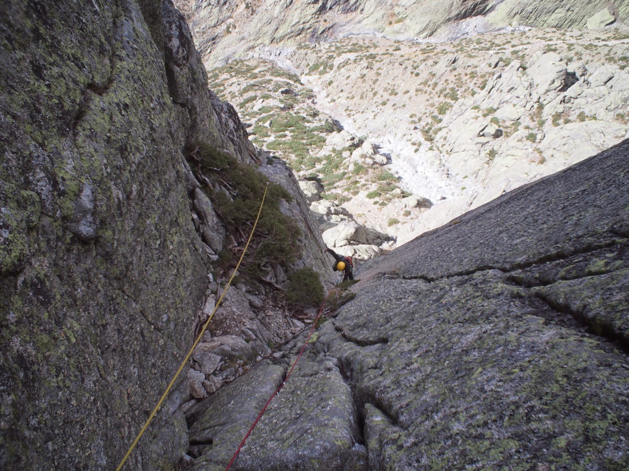 Vía de las Tormentas, 300m (V+). Las Berroqueras. Galayos