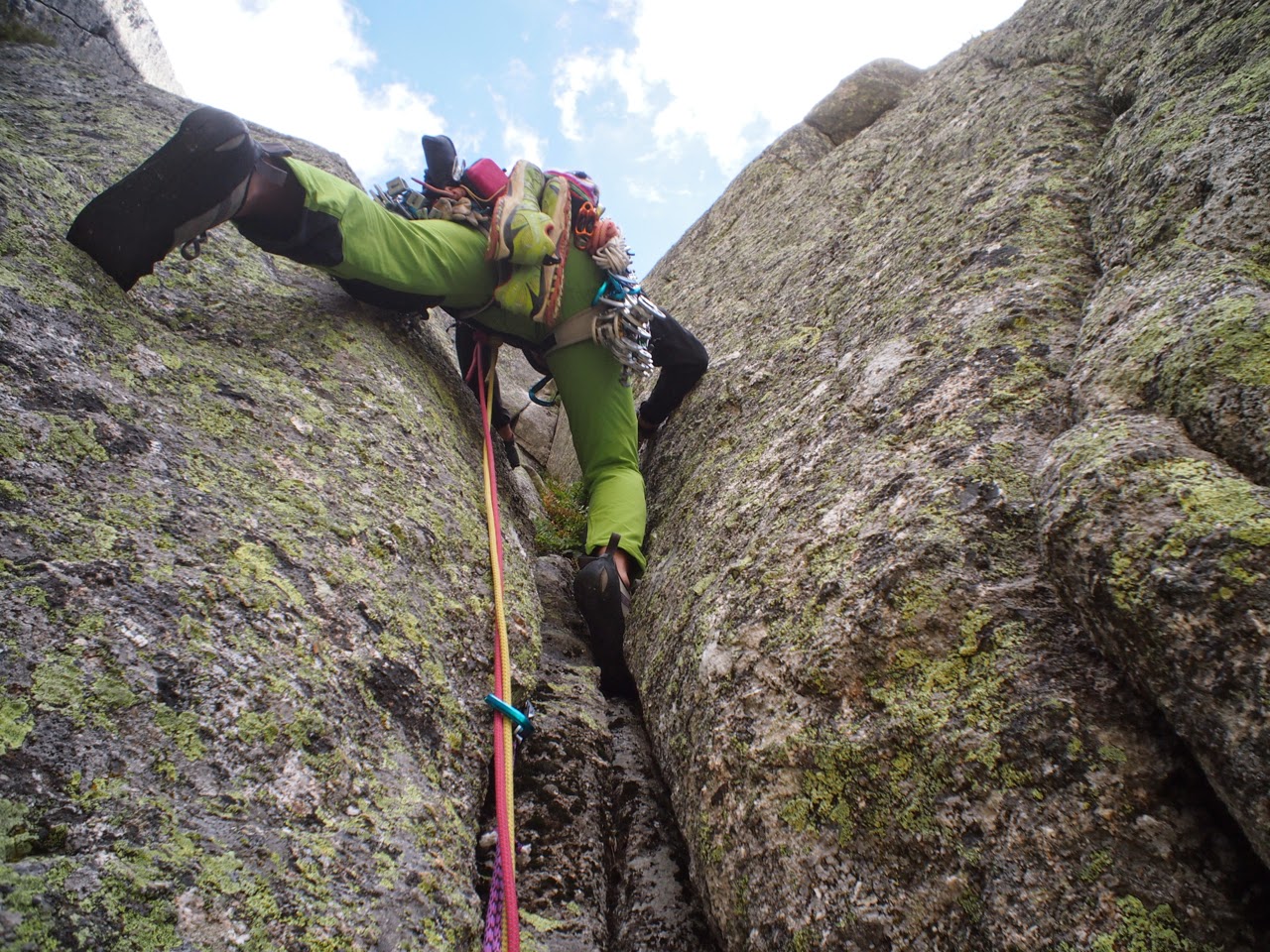 Vía de las Tormentas, 300m (V+). Las Berroqueras. Galayos