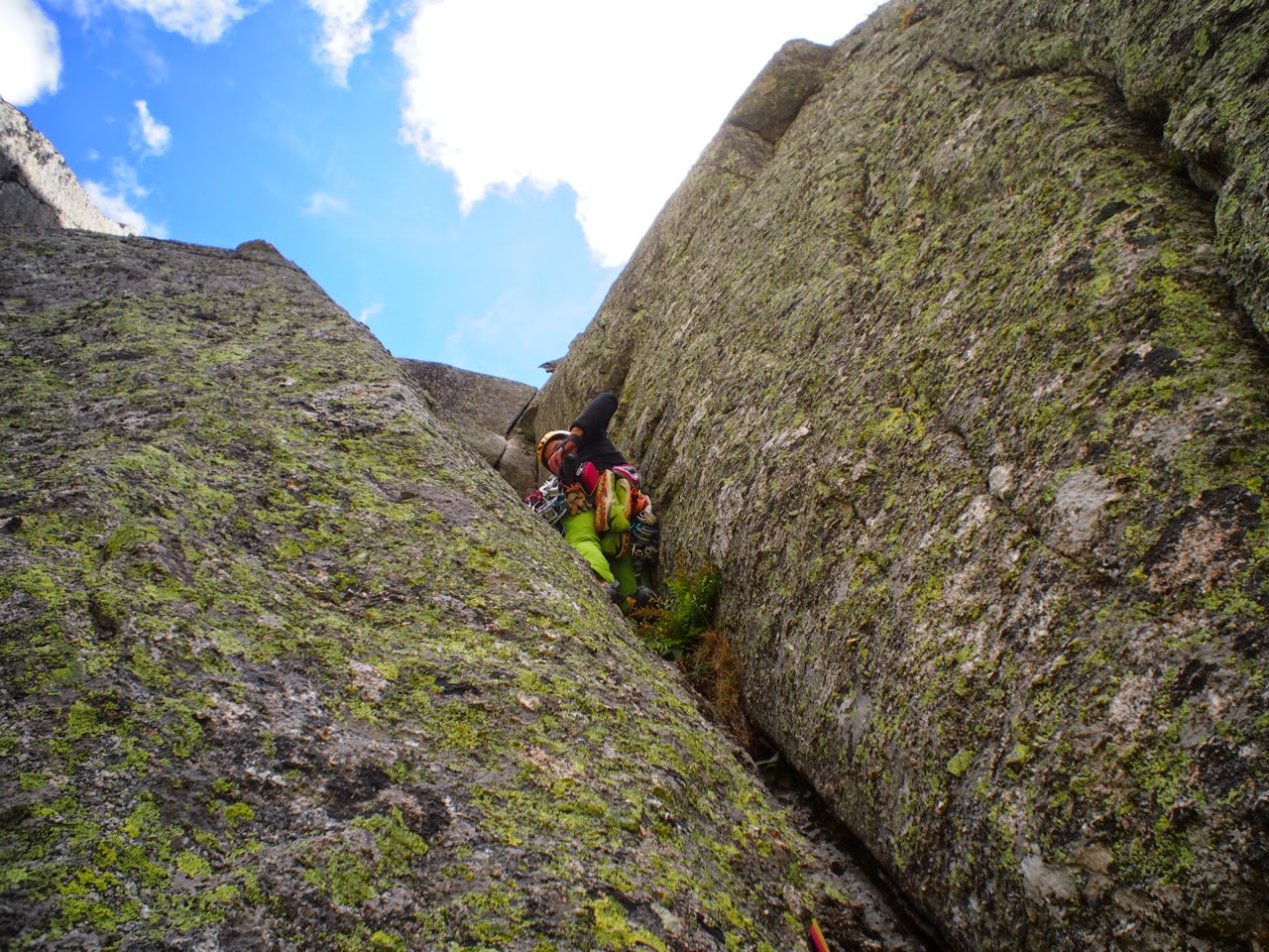 Vía de las Tormentas, 300m (V+). Las Berroqueras. Galayos
