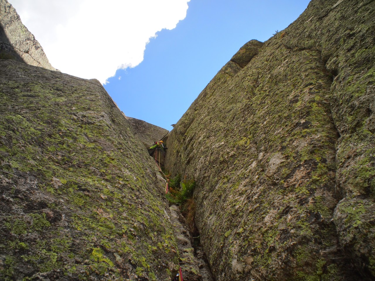Vía de las Tormentas, 300m (V+). Las Berroqueras. Galayos