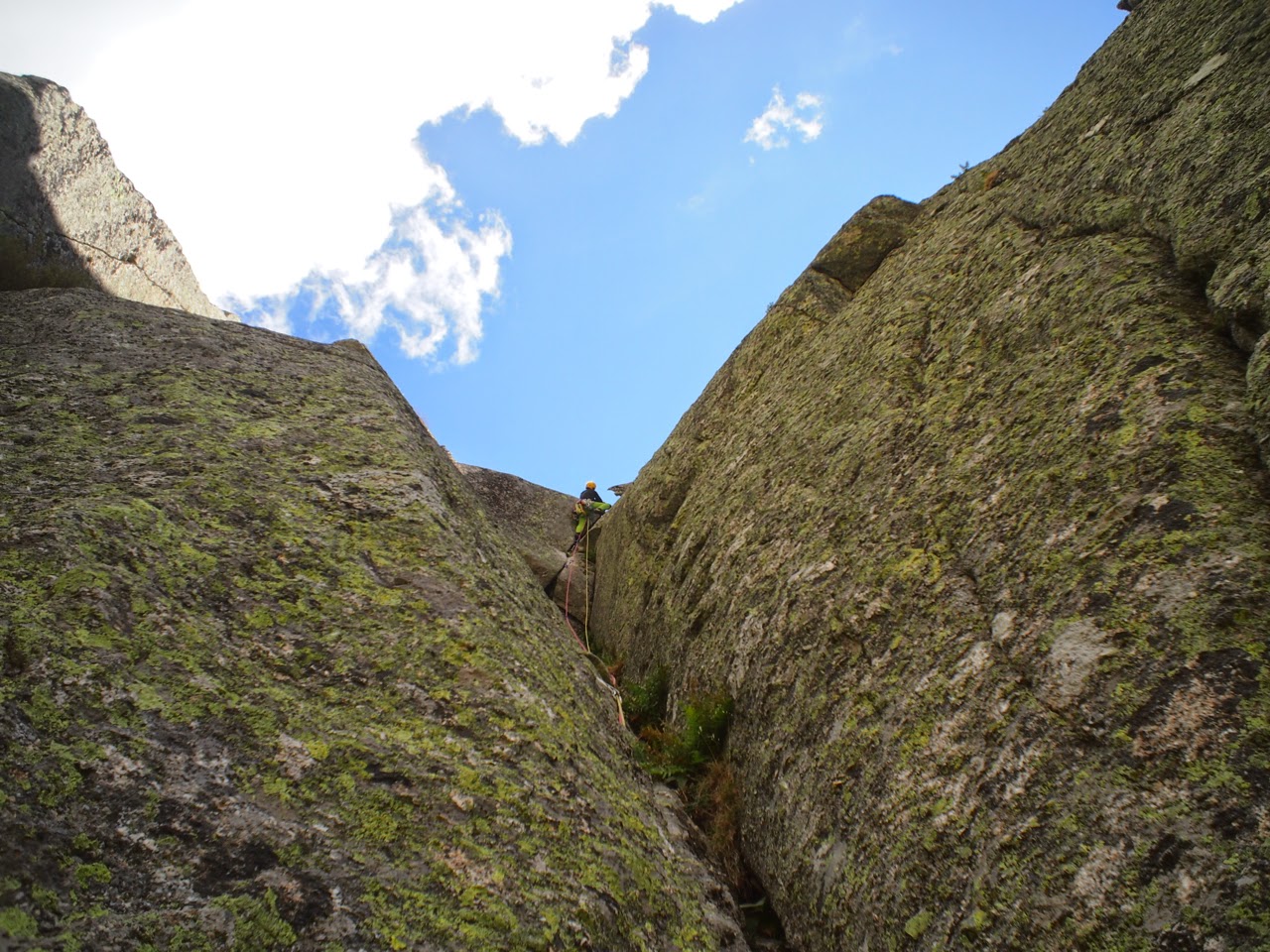 Vía de las Tormentas, 300m (V+). Las Berroqueras. Galayos