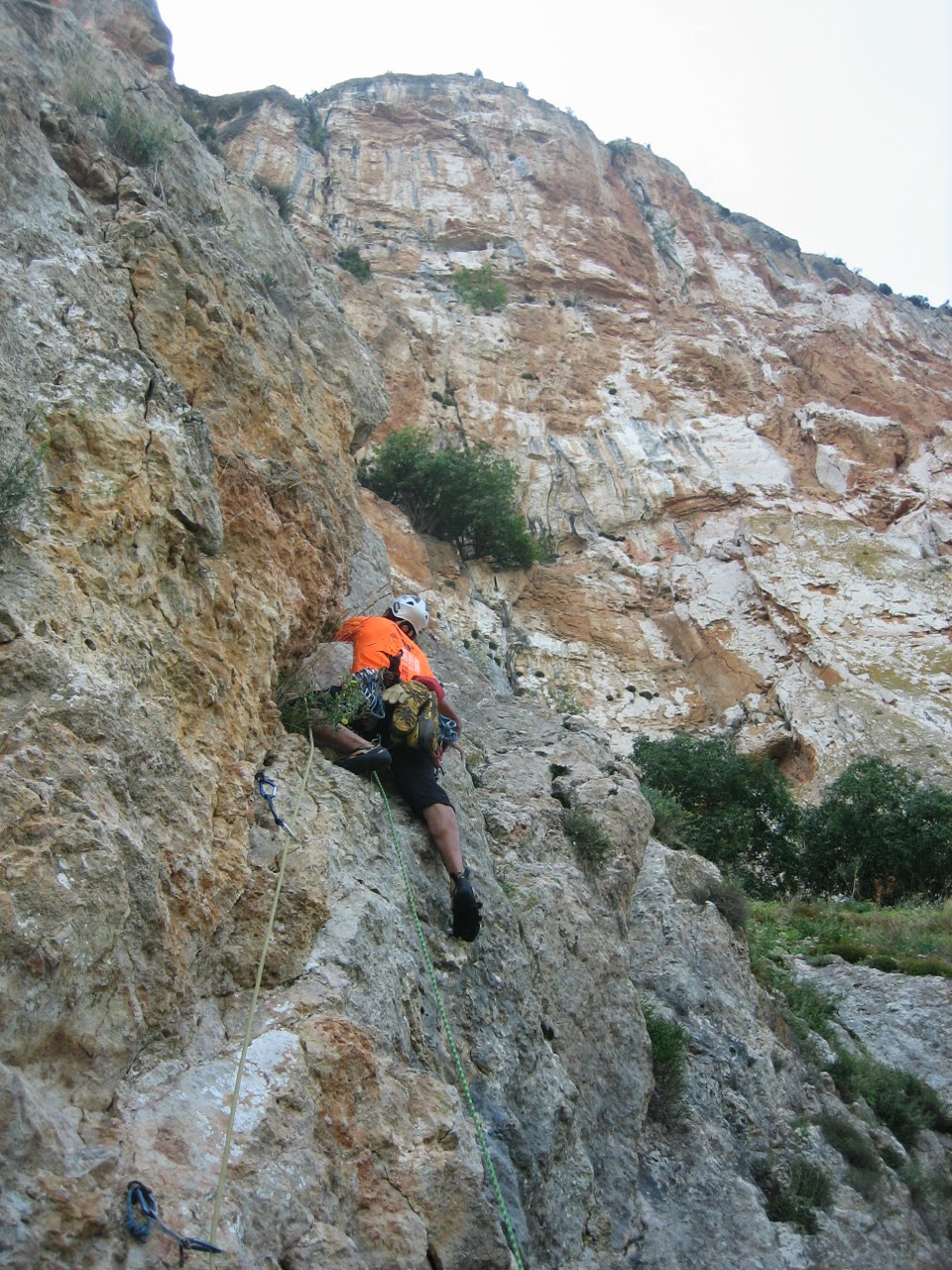 Terra Lliure. 180 m 6a. Serra Carbonera. Camarasa.