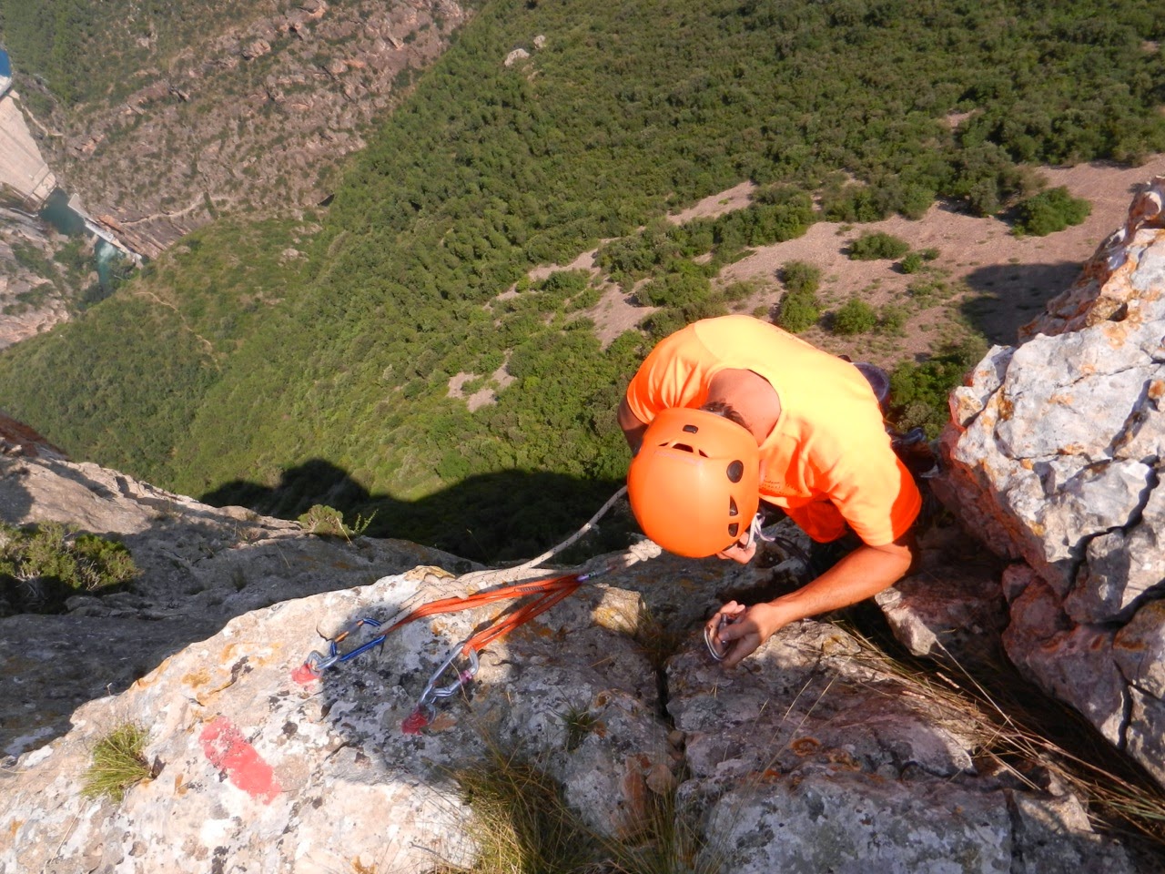 Terra Lliure. 180 m 6a. Serra Carbonera. Camarasa.