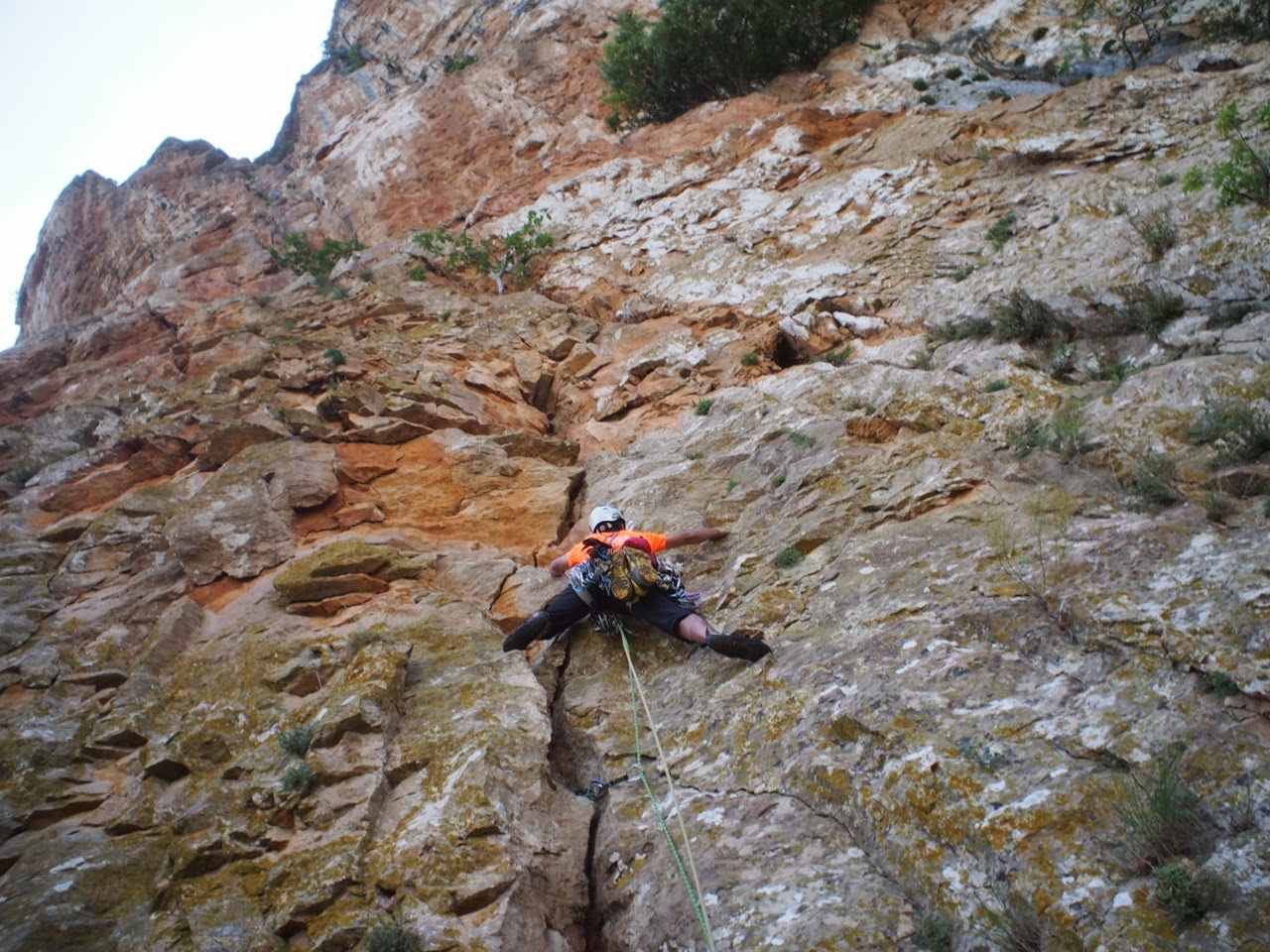 Terra Lliure. 180 m 6a. Serra Carbonera. Camarasa.