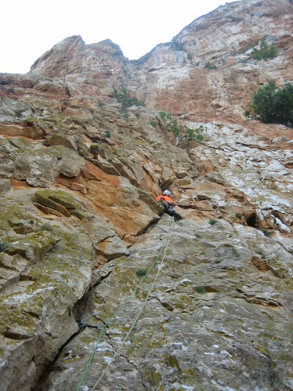 Terra Lliure. 180 m 6a. Serra Carbonera. Camarasa.