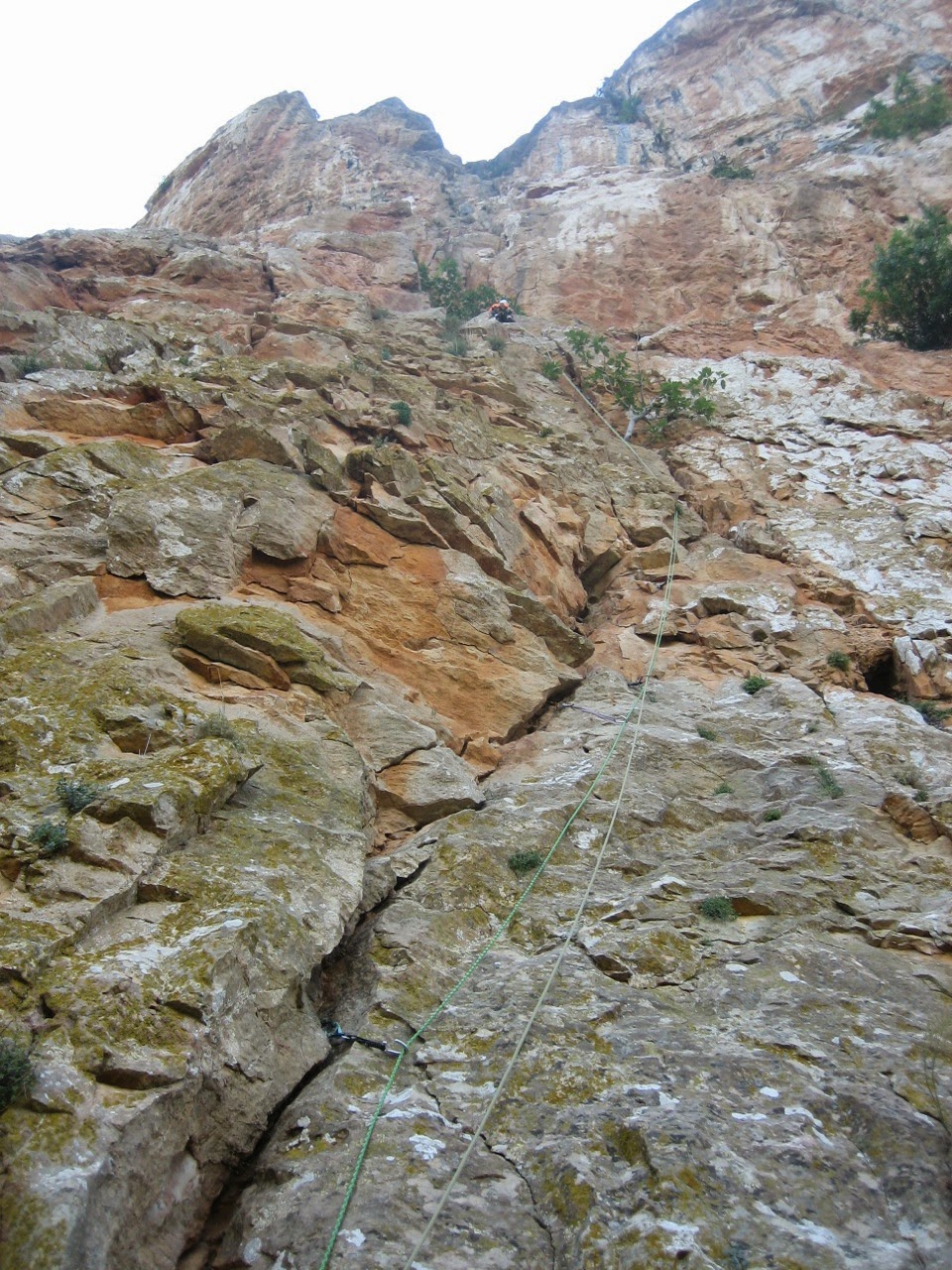 Terra Lliure. 180 m 6a. Serra Carbonera. Camarasa.