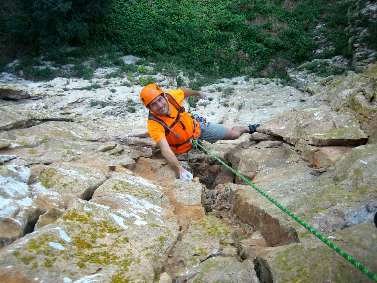 Terra Lliure. 180 m 6a. Serra Carbonera. Camarasa.
