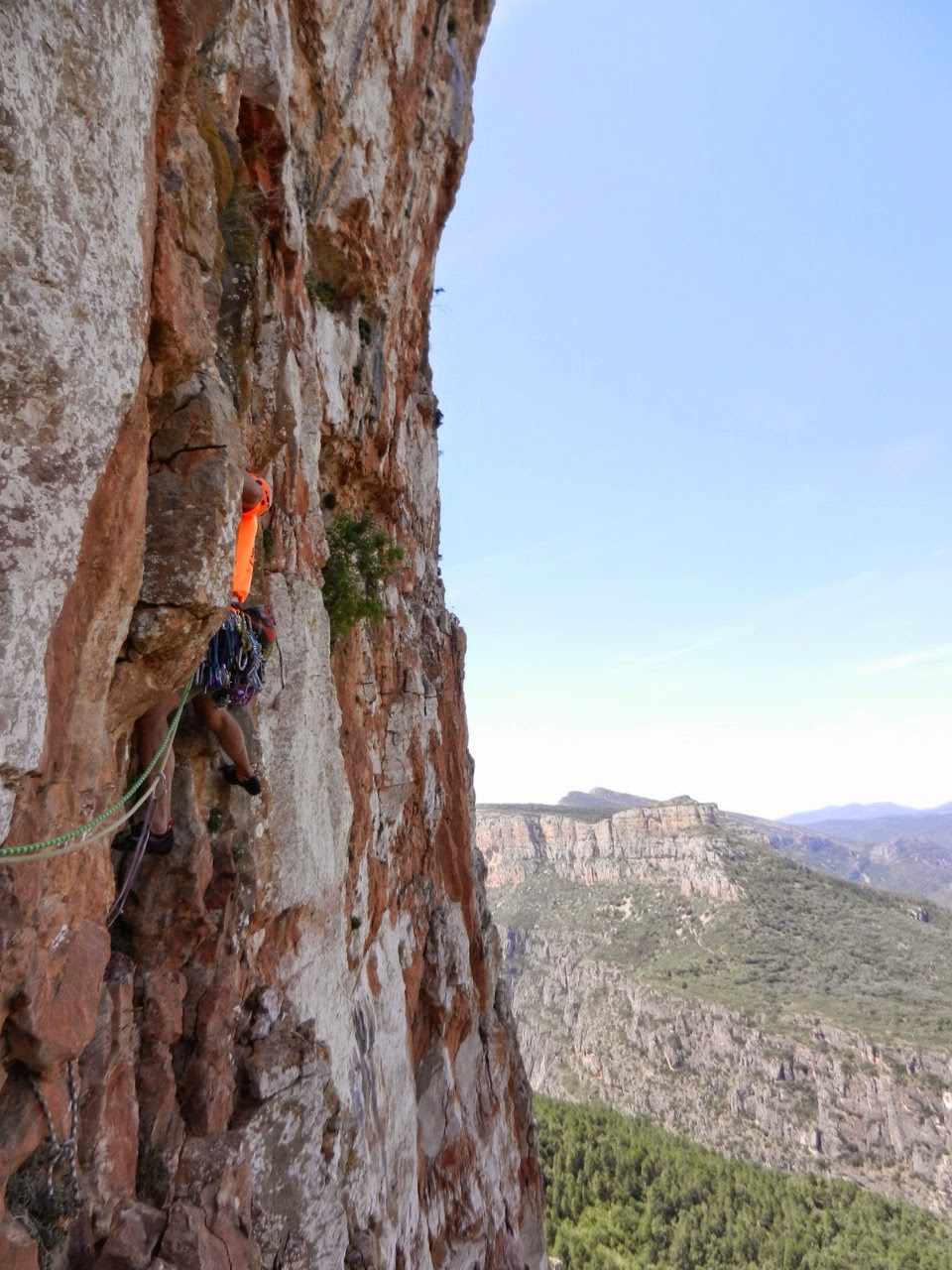 Terra Lliure. 180 m 6a. Serra Carbonera. Camarasa.