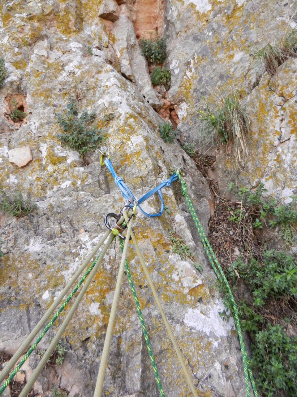 Terra Lliure. 180 m 6a. Serra Carbonera. Camarasa.