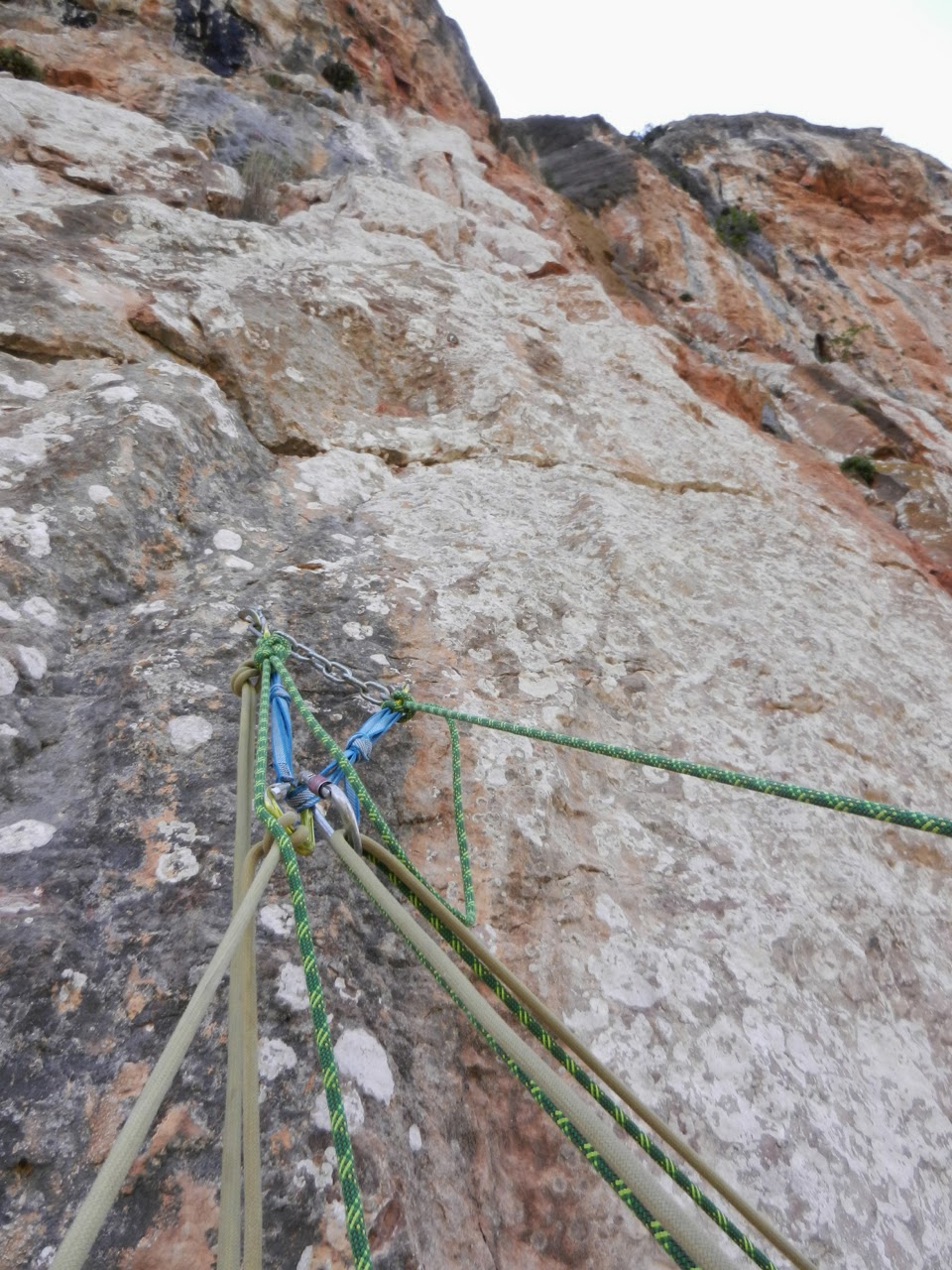 Terra Lliure. 180 m 6a. Serra Carbonera. Camarasa.