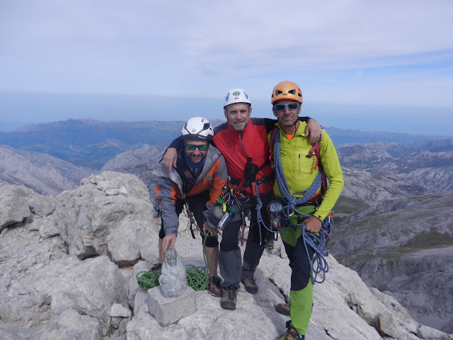 Vía Cepeda, 340 V+. Naranjo de Bulnes