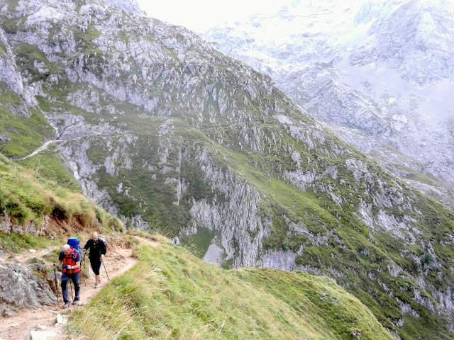 Vía Cepeda, 340 V+. Naranjo de Bulnes