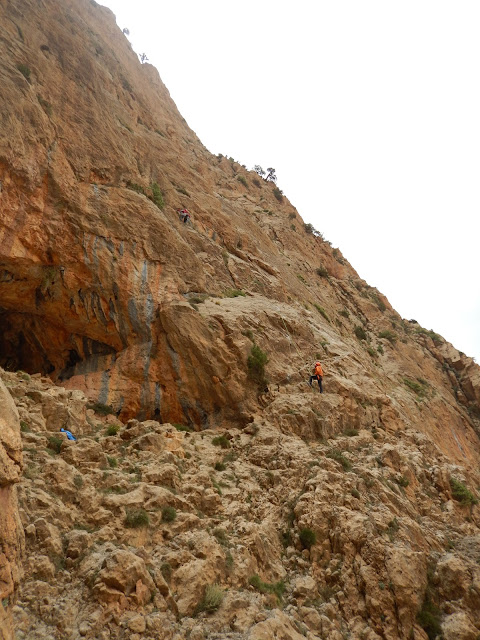 Nueva vía en Taghia: Entre2Aguas 240m 7a/6b oblig.