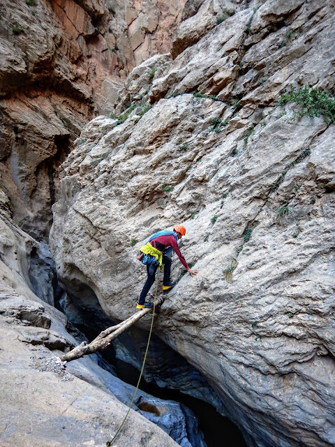 Taghia, L´allumeur du rêve berbére 320m 6c/6a+ obl.