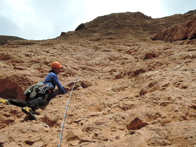 Vía Popeye a la Visera 240m (6c+ obl.) Riglos