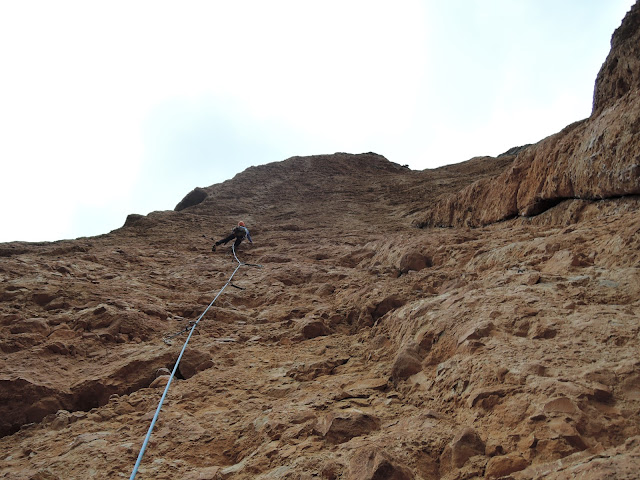 Vía Popeye a la Visera 240m (6c+ obl.) Riglos