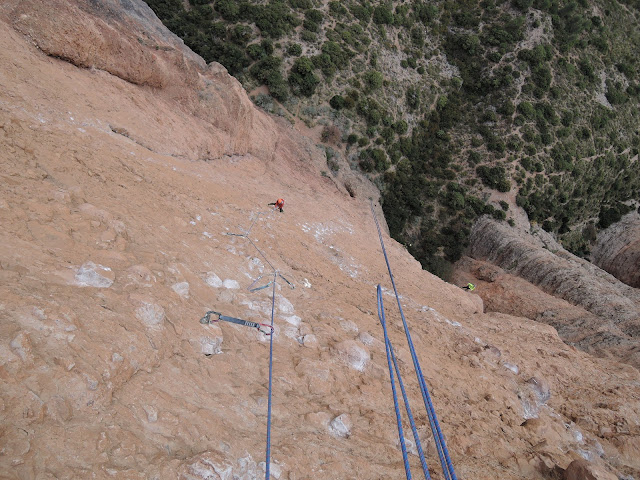 Vía Popeye a la Visera 240m (6c+ obl.) Riglos