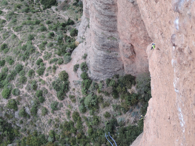 Vía Popeye a la Visera 240m (6c+ obl.) Riglos