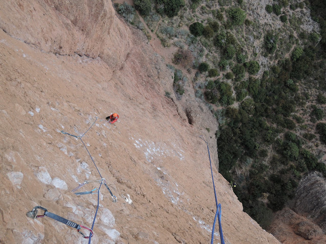 Vía Popeye a la Visera 240m (6c+ obl.) Riglos
