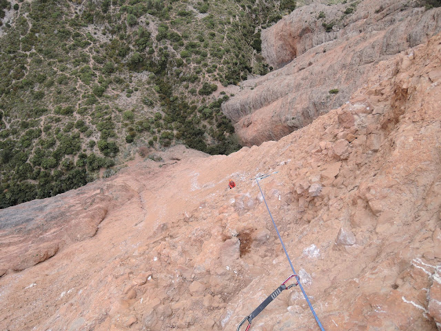 Vía Popeye a la Visera 240m (6c+ obl.) Riglos