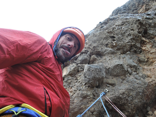 Vía Popeye a la Visera 240m (6c+ obl.) Riglos