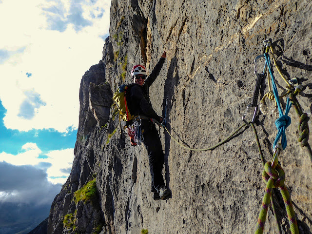 Visita Obligatoria 400m/6a+, Aguja Dibona