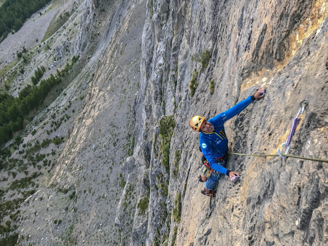 Visita Obligatoria 400m/6a+, Aguja Dibona