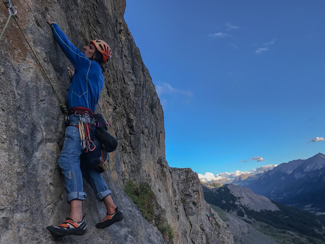Visita Obligatoria 400m/6a+, Aguja Dibona
