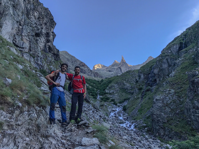 Visita Obligatoria 400m/6a+, Aguja Dibona
