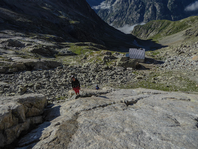 Visita Obligatoria 400m/6a+, Aguja Dibona