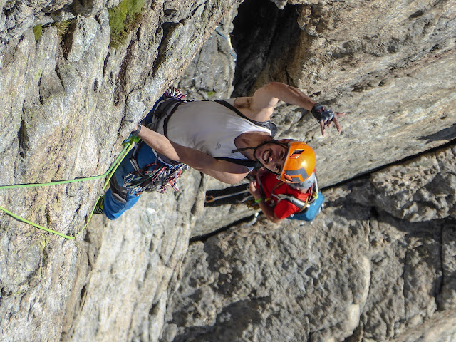 Visita Obligatoria 400m/6a+, Aguja Dibona