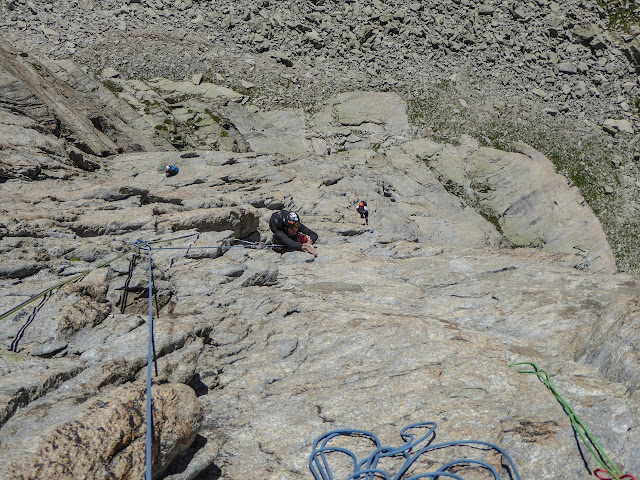Visita Obligatoria 400m/6a+, Aguja Dibona