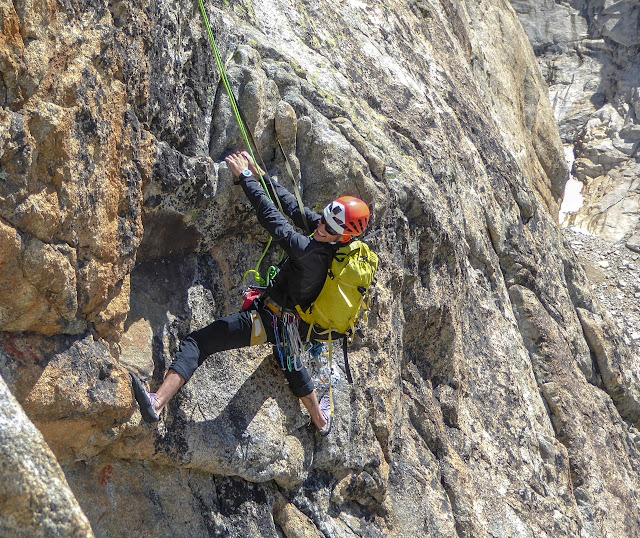 Visita Obligatoria 400m/6a+, Aguja Dibona
