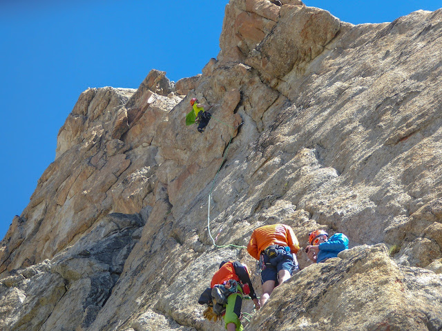Visita Obligatoria 400m/6a+, Aguja Dibona