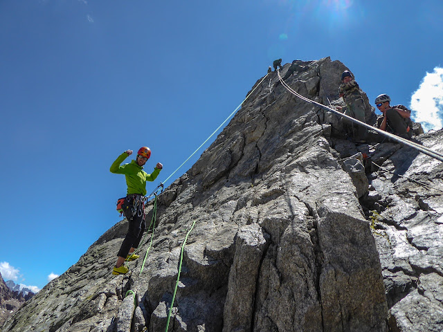 Visita Obligatoria 400m/6a+, Aguja Dibona