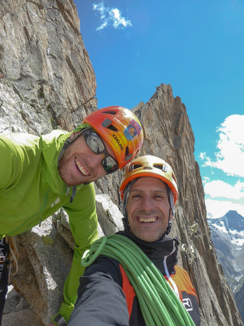 Visita Obligatoria 400m/6a+, Aguja Dibona