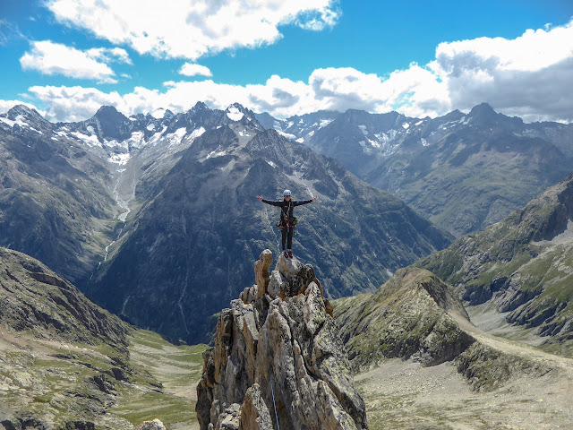Visita Obligatoria 400m/6a+, Aguja Dibona