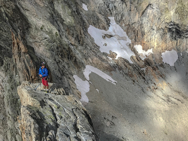Visita Obligatoria 400m/6a+, Aguja Dibona